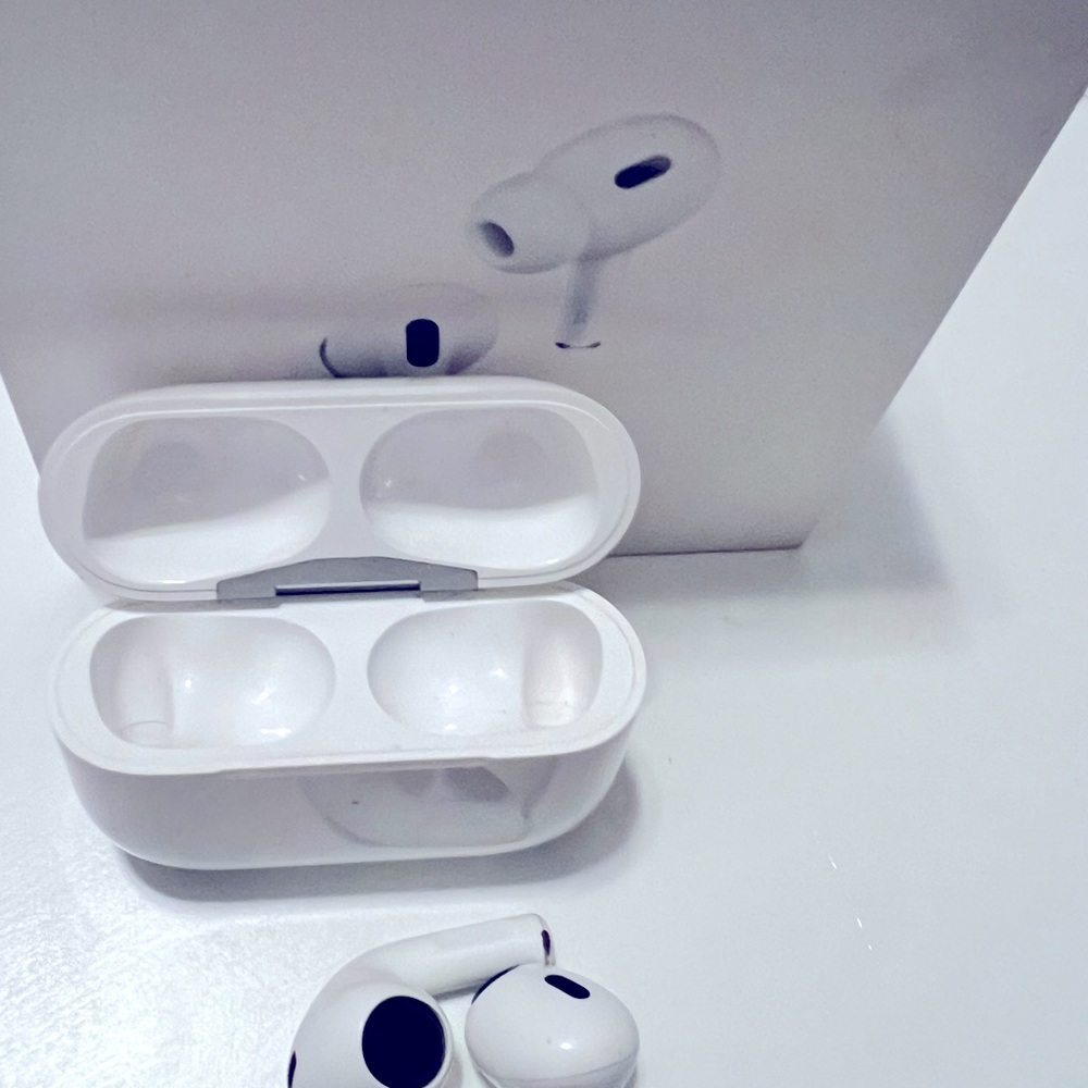 AirPods Pro (2nd Generation) - Picture 7 of 8